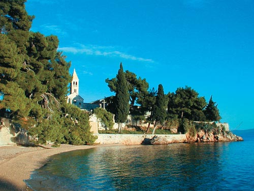  Mulţi localnici, în perioada sezonului turistic, își părăsesc casele pentru a le da în chirie.