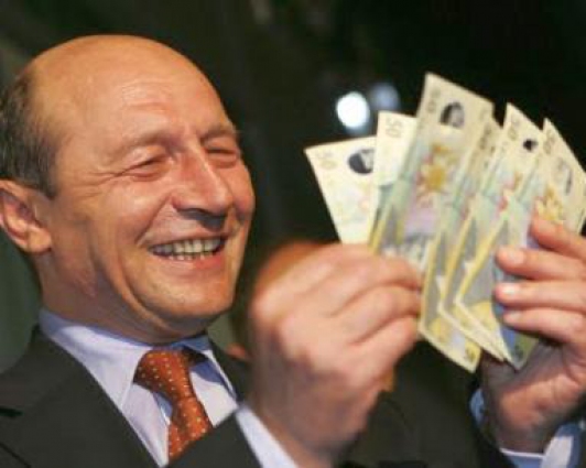 Traian Băsescu a raportat în declarația de avere un venit de 70.374 de lei pentru anul 2011.