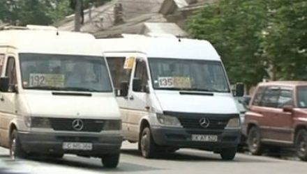 Fiscul va verifica majoritatea agenților care efectuează transporturi urbane de călători cu microbuzele