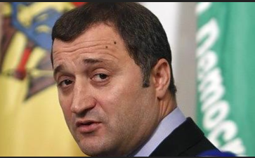 „Eu am foarte mulţi verişori. Nu am reuşit să-i număr", a declarat Filat.