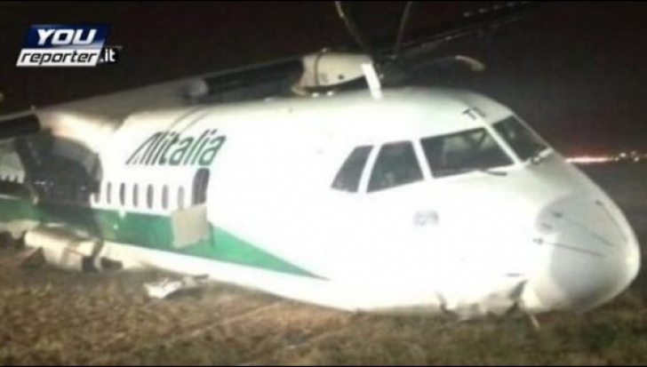 Un avion cu 50 de persoane la bord, aparţinând companiei româneşti Carpatair, care efectua un zbor intern pentru Alitalia, a ratat aterizarea şi a ieşit de pe pistă, pe Aroportul Roma-Fiumicino.