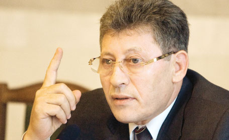 Гимпу заявил, что подаст заявление в суд в связи с нарушением его права на тайну телефонных переговоров. Фото: infoprut.ro