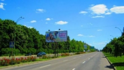 Согласно новому законодательству, расположение рекламных панно запрещено на расстоянии менее 6 метров от края проезжей части. 