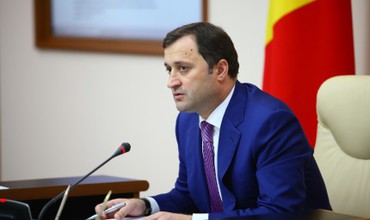  Prim-ministrul în exercițiu, Vlad Filat, a dat de înțeles că așteaptă ca președintele țării, Nicolae Timofti, să-l numească repetat în funcție.