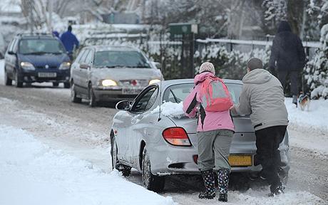 Meteorologii anunţă că iî următoarele zile vremea se va răci, iar pe drumuri se va menţine polei.