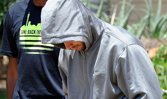 Luptătorul spune că, după incident, Pistorius l-a sunat zilnic pentru a-şi cere scuze şi l-a asigurat că episodul nu se va repeta niciodată.