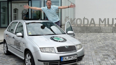  Peter Kirchhoff, proprietarul unui Skoda Fabia 1.9 TDI, a reuşit să parcurgă 1.000.000 de kilometri cu maşina sa fără reparaţii capitale.