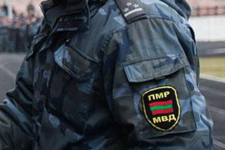 Возле 717 поста молдавской полиции была для проверки остановлена машина из оперативной следственной группы милиции непризнанной ПМР, перевозившей десятерых сотрудников. 