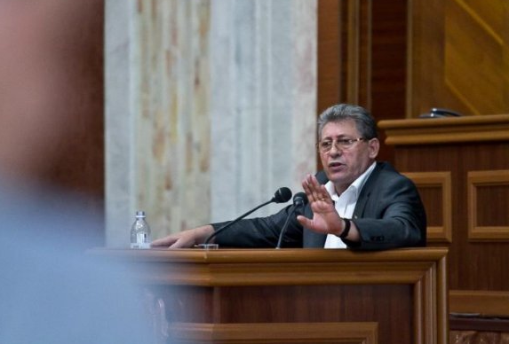 Ghimpu a mai adăugat că noul procuror general va fi numit şi în continuare de clasa politică, la fel cum se întâmplă în mai multe ţări ale lumii. 