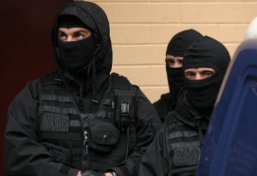 Percheziții cu mascați la primăria satului Cimișeni, raionul Criuleni. 