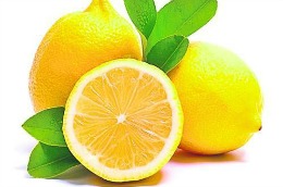 De aceea, este indicat să introduci în dieta zilnică coaja şi sucul unei lămâi.