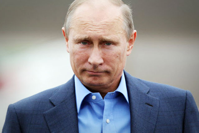 Путин сообщил, что в детстве был крещен матерью втайне от отца, который был членом Коммунистической партии. 