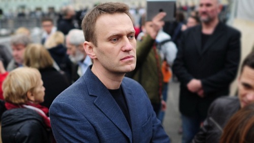Напомним, 18 июля суд в Кирове приговорил Навального к пяти годам лишения свободы по делу "Кировлеса", он был взят под стражу в зале суда. 