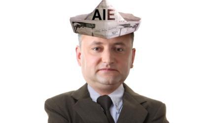 Додон заявил, что коммунисты хотят отправить в отставку Плахотнюка для того, чтобы провести на его место Михая Гимпу. 