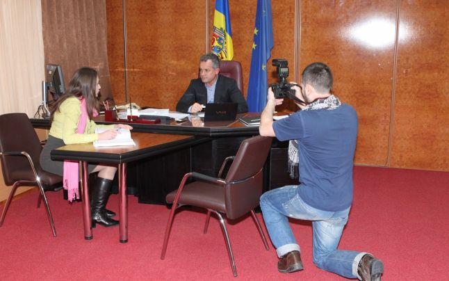 „Dacă va solicita anumite restituiri pentru reparaţie va trebui să i se adreseze preşedintelui Parlamentului“, a adăugat Ala Popescu.