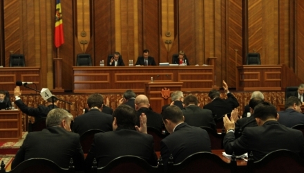  Parlamentul s-ar putea întruni în prima ședință joi, 14 februarie. Anunțul a fost făcut de președintele Parlamentului, Marian Lupu.
