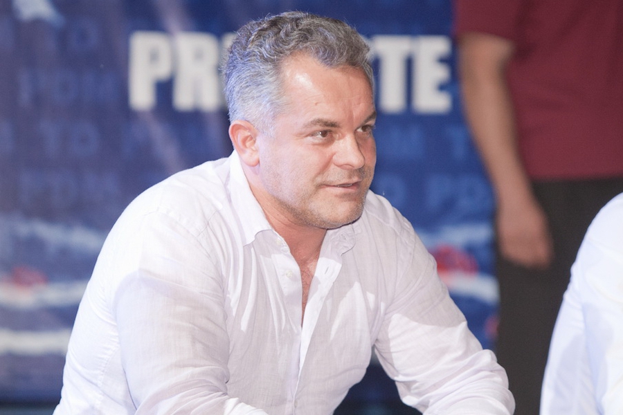 Eu luasem decizia să nu-i acționez în judecată, însa ideea de a-i face in acest fel să-și spele rușinea, nu e deloc rea!