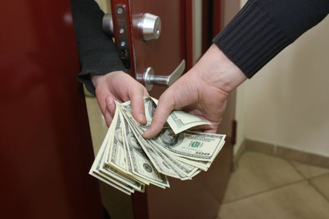 Kаждый десятый студент не видит ничего зазорного в даче взятки преподавателю. 