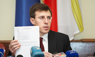 Testele au fost amplasate pe internet de Ministerul Educației, susține Primarul general Dorin Chirtoacă. 