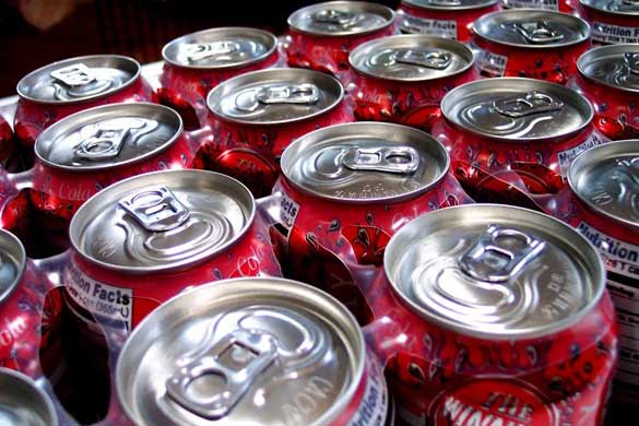 Firmele producătoare de băuturi carbogazoase au început o campanie agresivă, întrucât propunerea primarului le-ar putea afecta serios profiturile. 