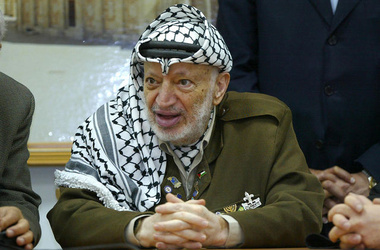 Autorităţile franceze au reluat investigaţiile asupra morţii lui Yasser Arafat după ce văduva acestuia a depus o plângere pentru crimă.