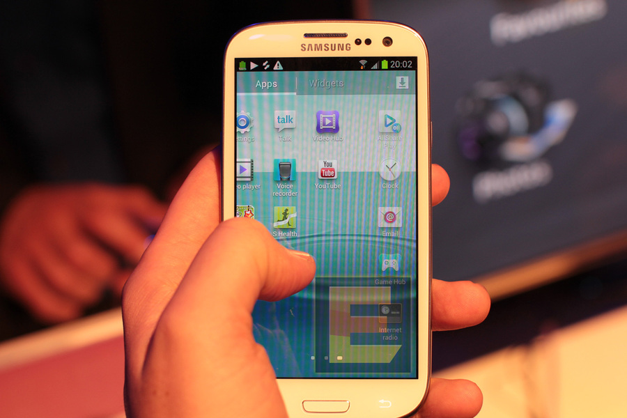 Pe lângă reducerea producţiei la Galaxy S4, Samsung va renunţa la modelul S3, mult mai devreme decât se aştepta.