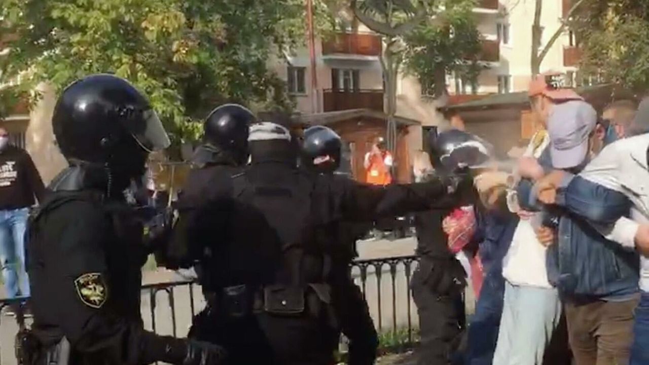 В Бресте милиция использовала слезоточивый газ на акции протеста. Фото: ria.ru.