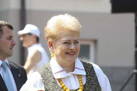 По словам президента, Литва оказывает поддержку русскоязычным СМИ через фонд поддержки печати и министерство культуры.