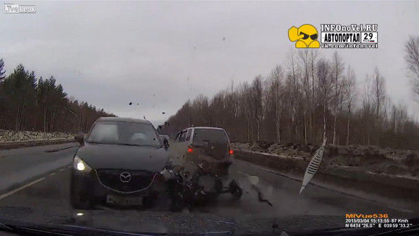 Toţi cei implicaţi au scăpat cu fracturi şi hematoame.