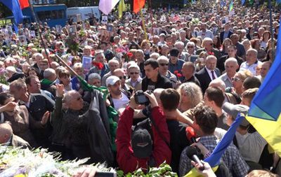 В результате столкновений два человека пострадали, среди них сотрудник полиции.