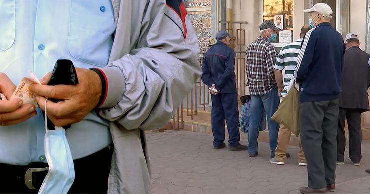 Пенсионеры выстраиваются в очереди за социальным хлебом по 3 лея. Коллаж: Point.md