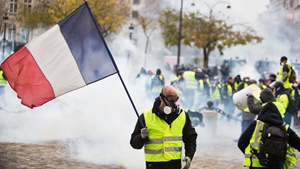 Франция расследует причастность России к протестам "желтых жилетов".