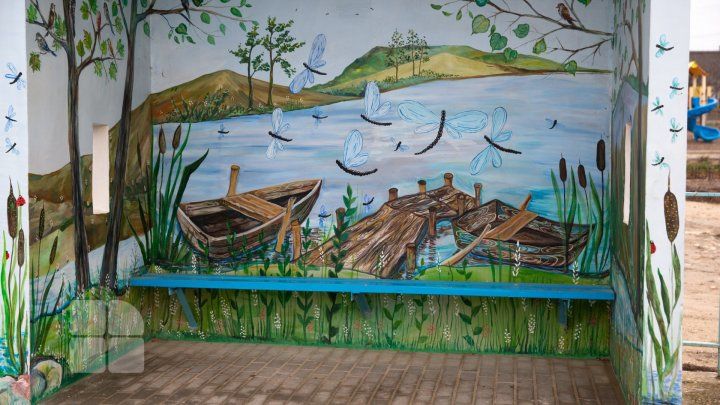 В Теленештском районе появились расписные остановки.