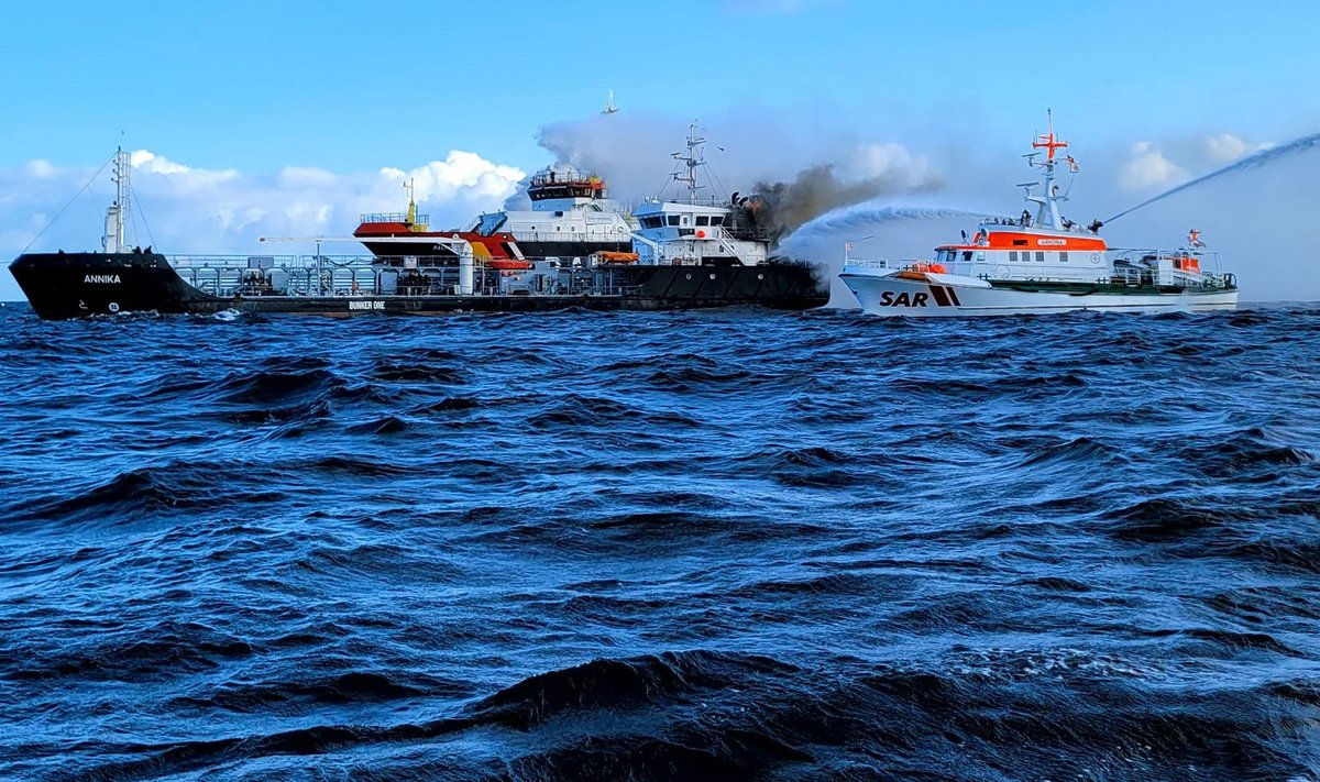В Балтийском море потушили пожар на танкере с 640 тоннами нефти.