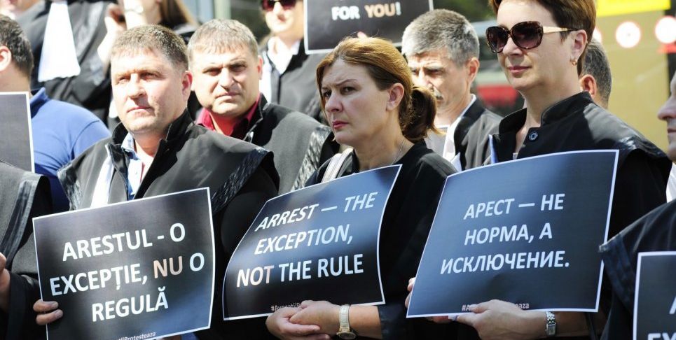 Адвокаты протестуют: Арест не норма, а исключение. Фото: Newsmaker
