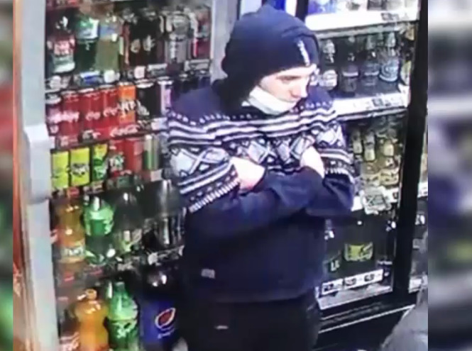 Полиция разыскивает злоумышленника, укравшего телефон.