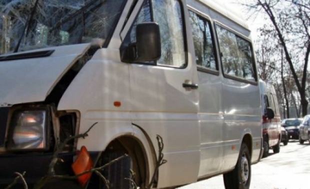 În capitală, au avut loc 36 de accidente rutiere cu implicarea microbuzelor de linie, în care o persoană o decedat, iar altele 100 s-au ales cu traumatisme.