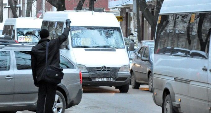Trei rute municipale de microbuz își schimbă itinerarele.