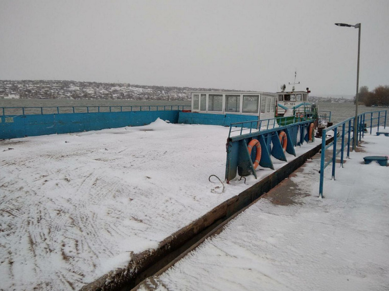 Паром в селе Моловата из-за сильного ветра приостановил работу.