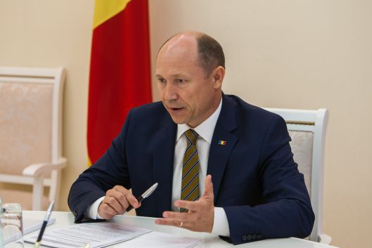 По требованию премьер-министра Валериу Стрельца правительство утвердило сегодня отставку Александру Чобану.