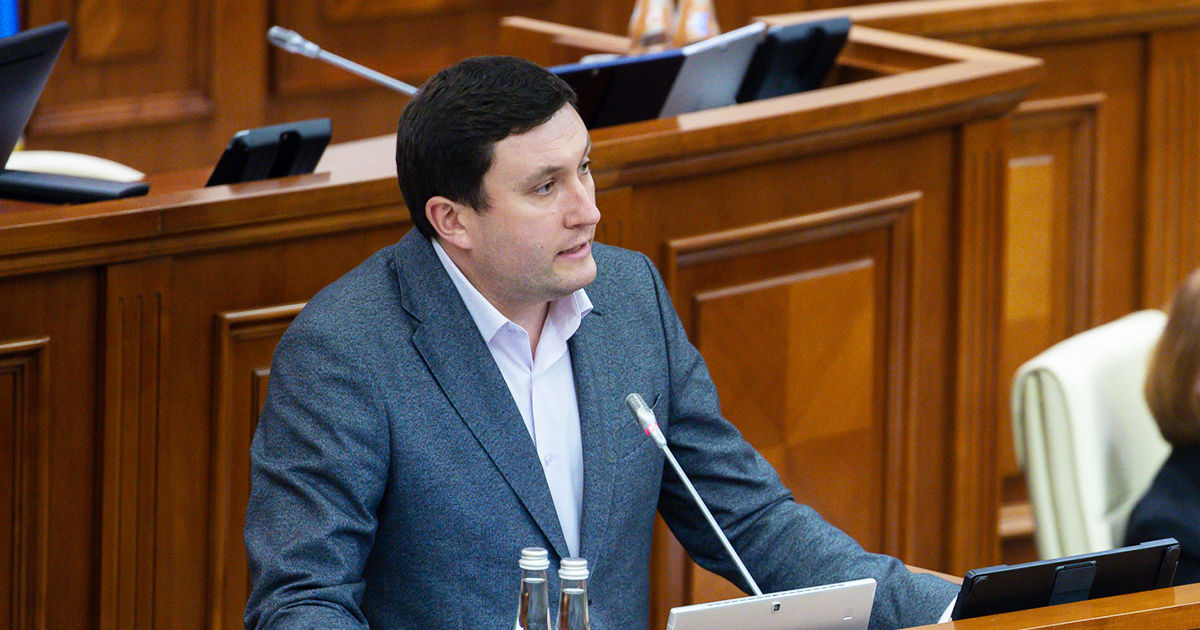 Odnostalco: În timp ce Guvernul se laudă cu indicatorii săi, oamenii continuă să părăsească țara.