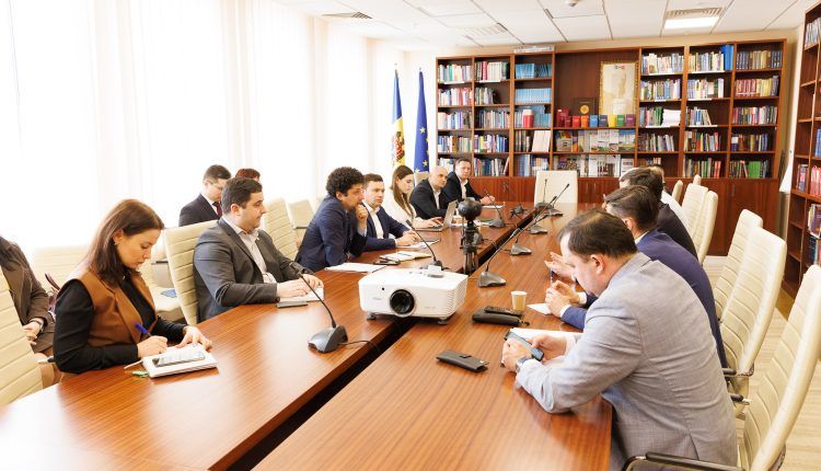 Предприниматели предлагают отменить налогообложение талонов на питание.