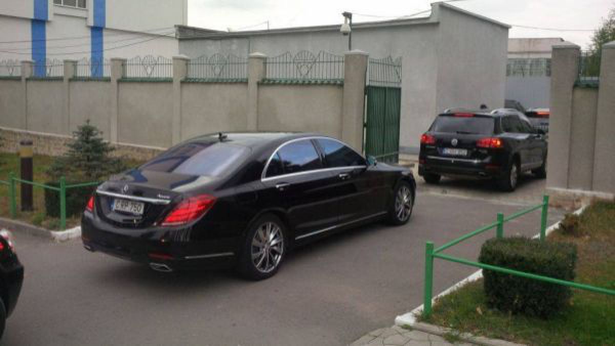 Automobilele au fost duse în garajul Cancelariei de Stat, unde instituția are rezervate 25 de locuri.