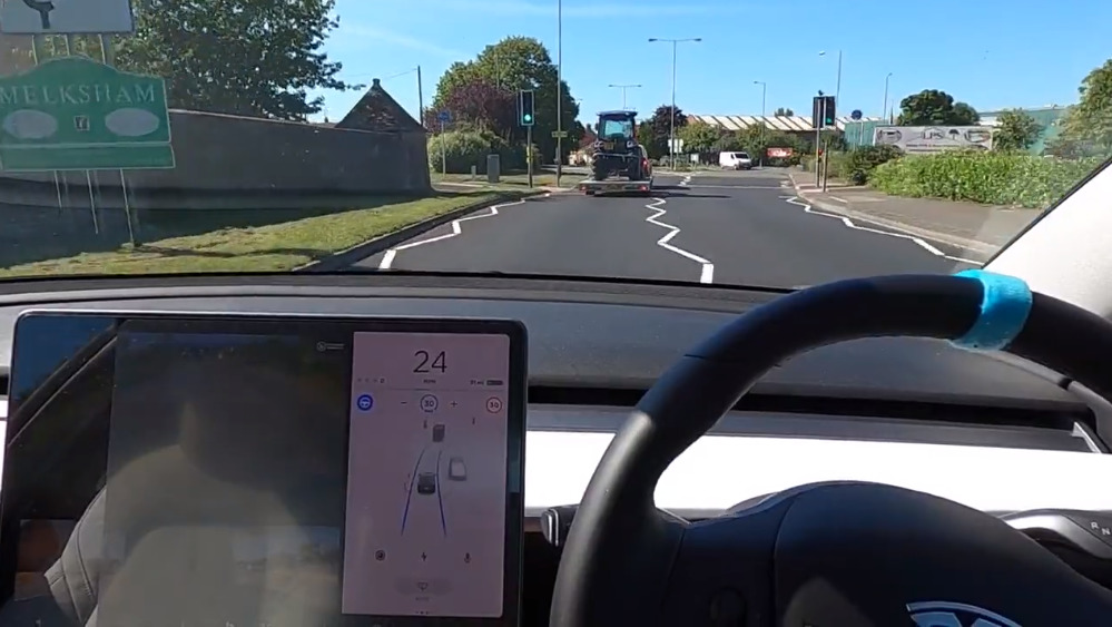 Большинство участков трассы автопилот Tesla проехал самостоятельно, без каких либо проблем.