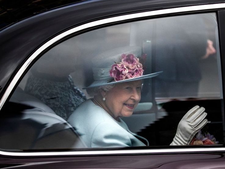 Королева Великобритании открыла вакансию на должность SMM-менеджера