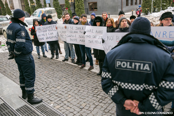 Protest în fața ANRE: PAS cere tarife mai mici la gazele naturale
