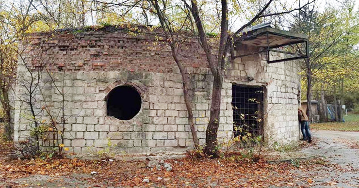 В парке La Izvor снесли заброшенное строение и построят туалет.
