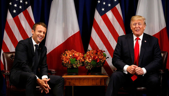Трамп и Макрон посадили дерево у Белого дома. Фото: Reuters