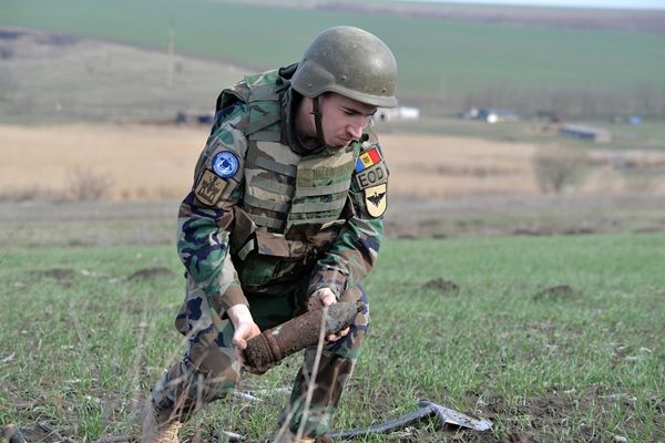 Саперы обезвредили с начала года более 200 взрывоопасных объектов.