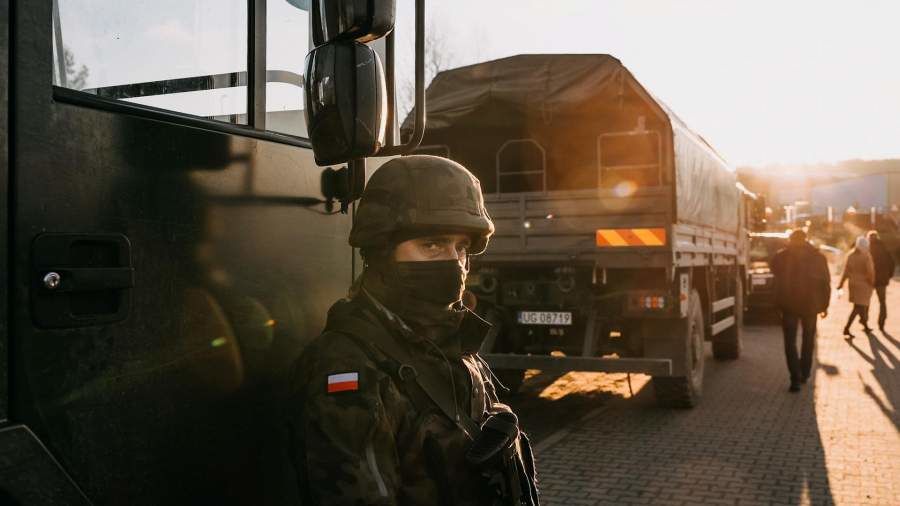 Польша увеличила до 15 тысяч число военных на границе с Белоруссией.